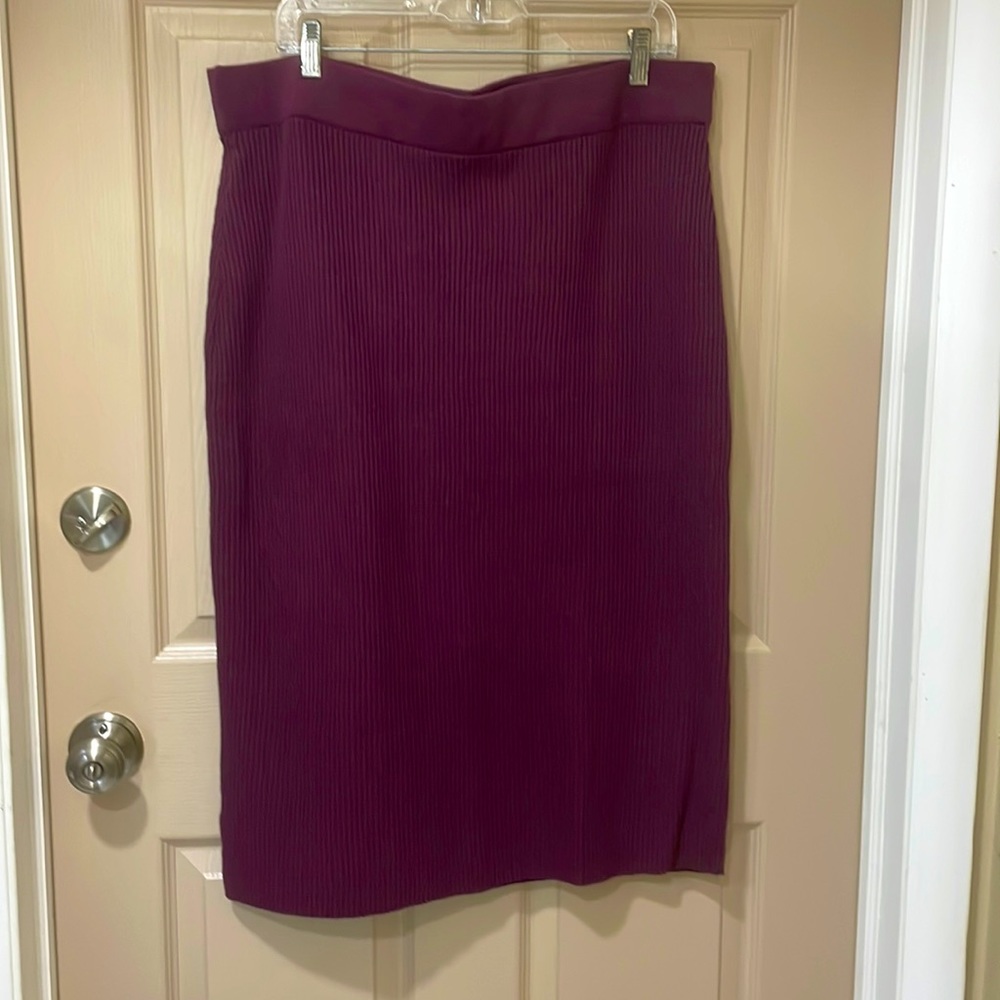 Loft Plus Eggplant feminine officewear knit skirt - SZ 16/18